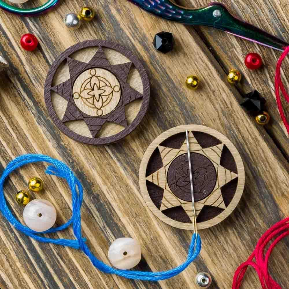 Wonderland Crafts Magnetic Double-Sided Needle Holder FLMH-035(W)