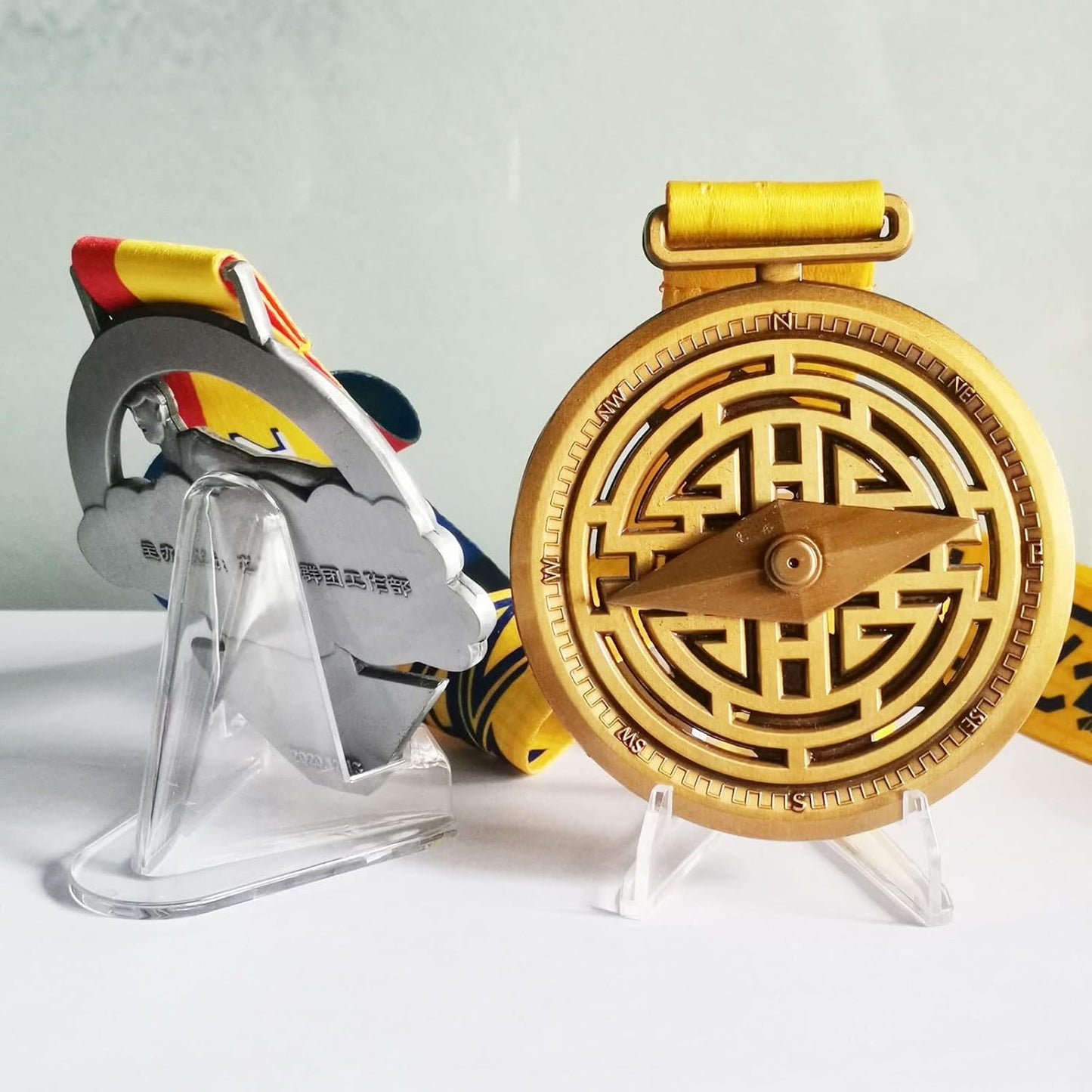 50 PCS Acrylic Display Holder Clear Display Easel Stands for Coins Capsules Phone Medals Stones Cards (Small)