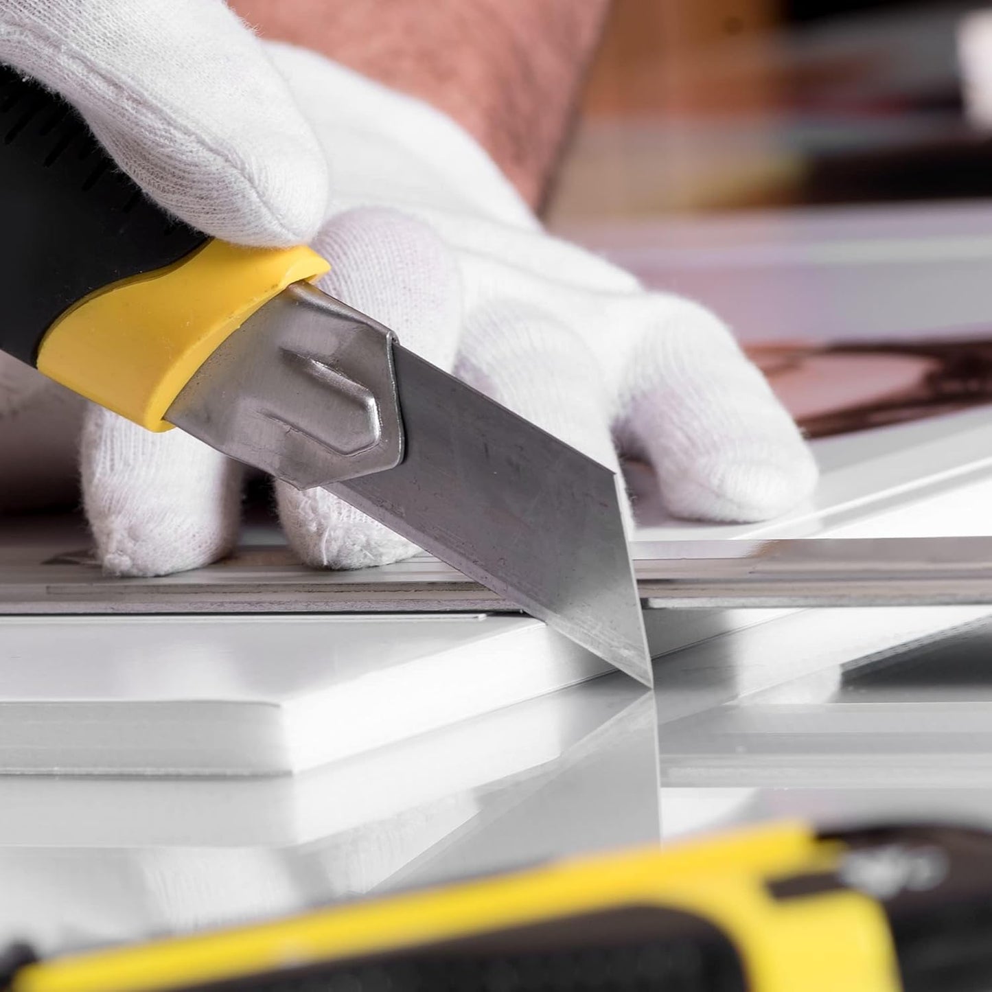 25MM Heavy Duty Utility Knife, Box Cutter with 10pcs SK-5 Retract Blades, Snap-Off Cutters with Rubber Grip for Cardboard, Boxes, DIY Crafts