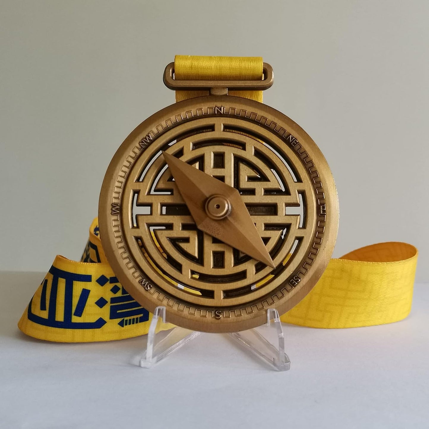 50 PCS Acrylic Display Holder Clear Display Easel Stands for Coins Capsules Phone Medals Stones Cards (Small)